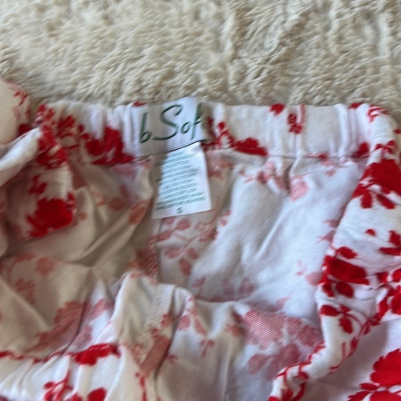 NWOT bSoft Roses Print Bamboo Blend Extremely Soft Side Pockets Pajama Pants S - Picture 4 of 5